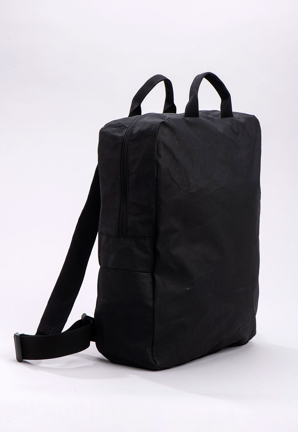 אונו – תיק גב טבעוני XL – שחור מט