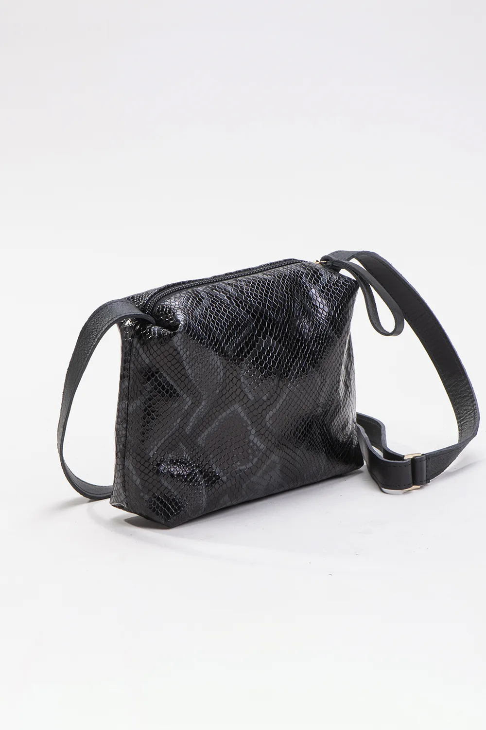 תיק ערב אתנה – שחור נחש