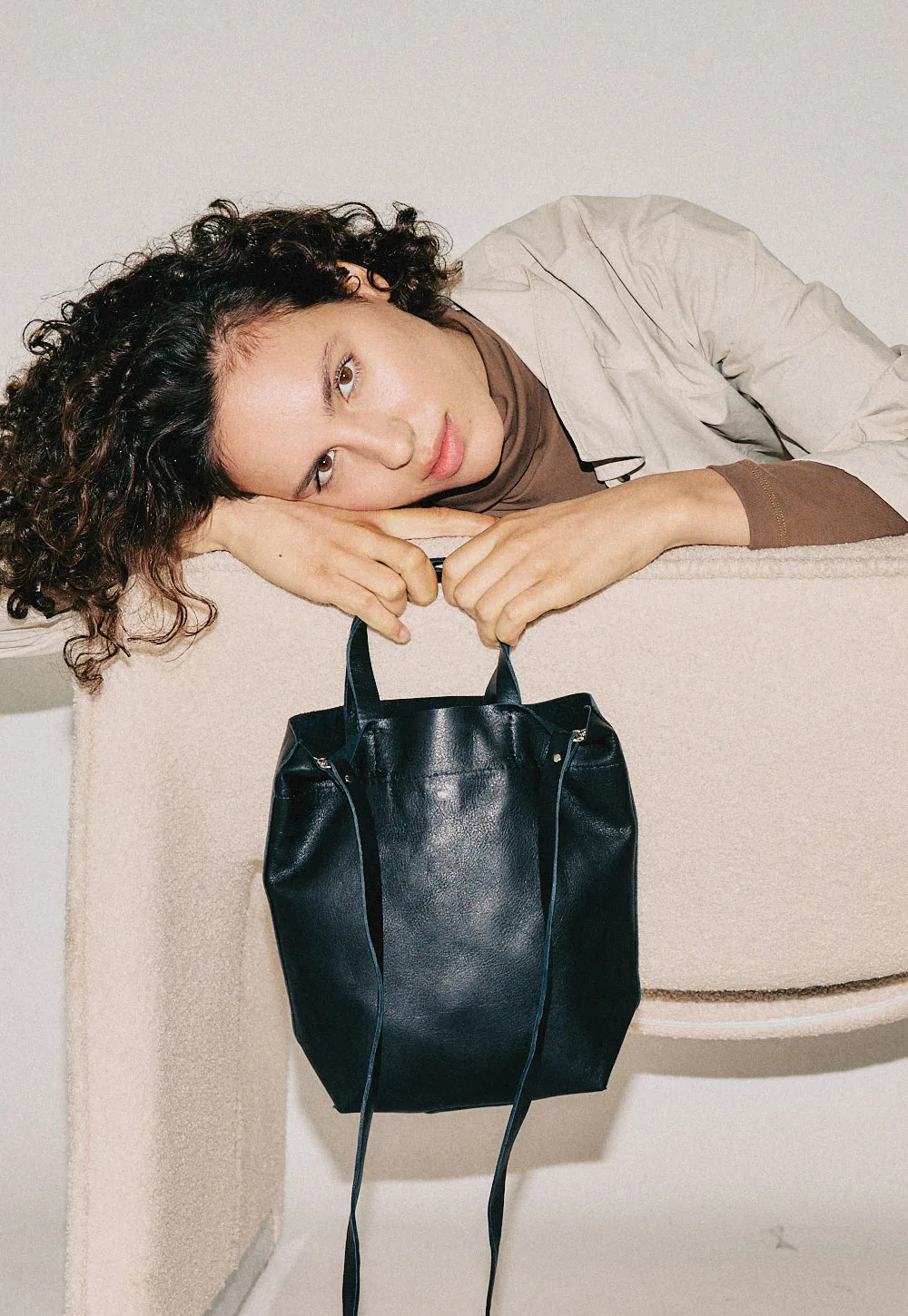 דפני – תיק עור אלכסון – שחור