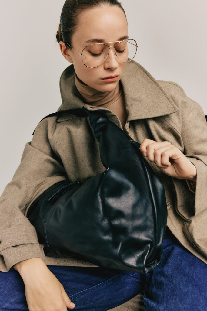 יוניק M – תיק צד מעור – שחור