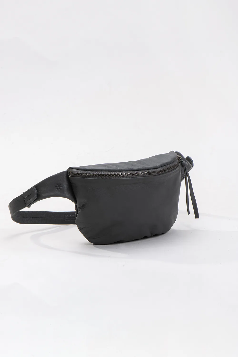 פאוץ סהר עור – אפור כהה