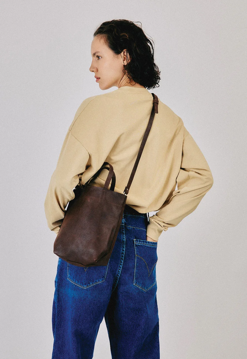 דפני – תיק עור אלכסון – חום