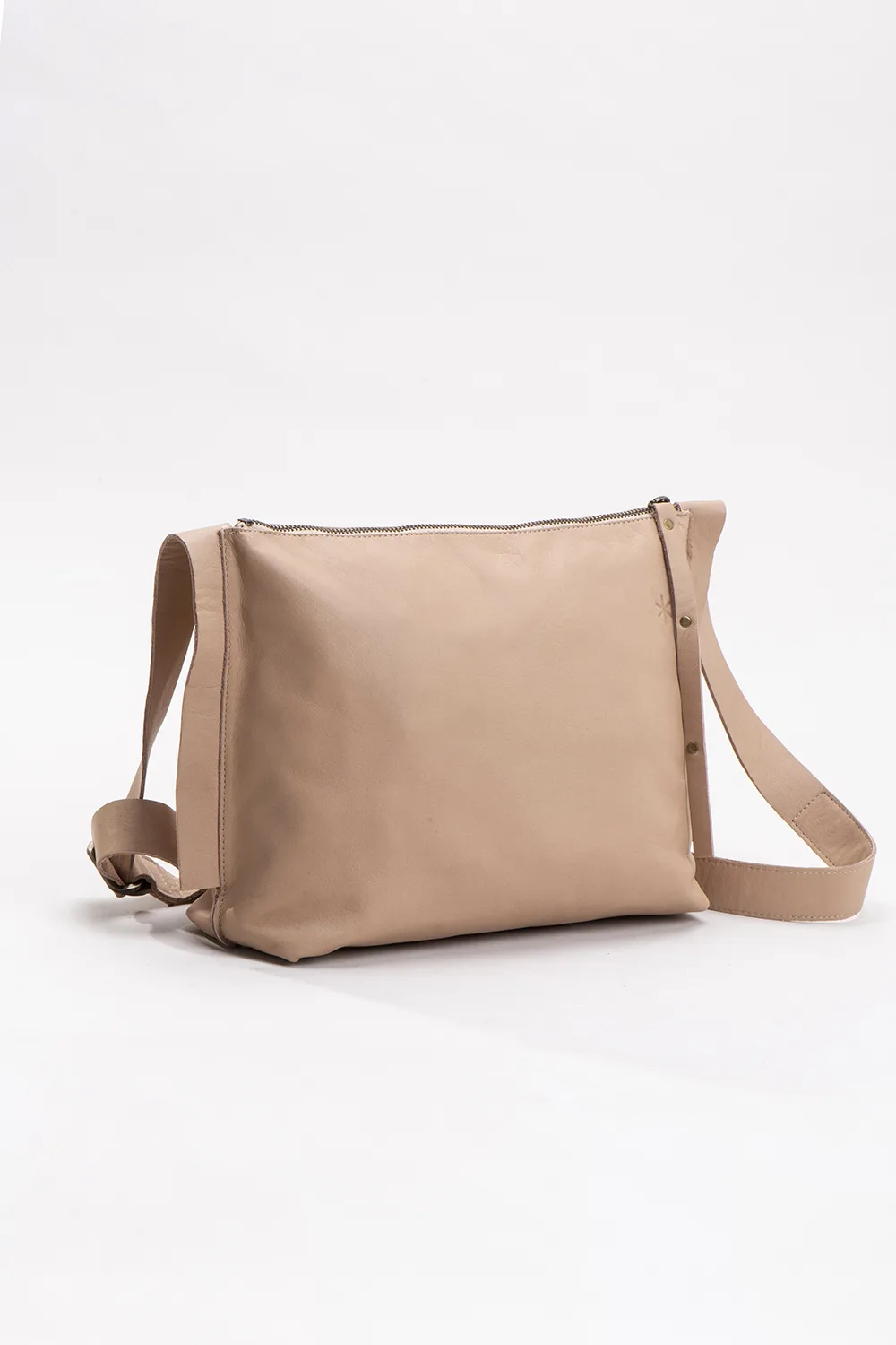 Neat Cross Leather Nude