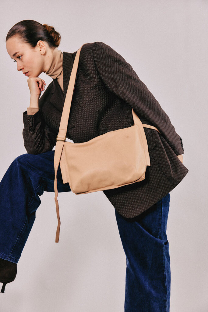 Neat Cross Leather Nude