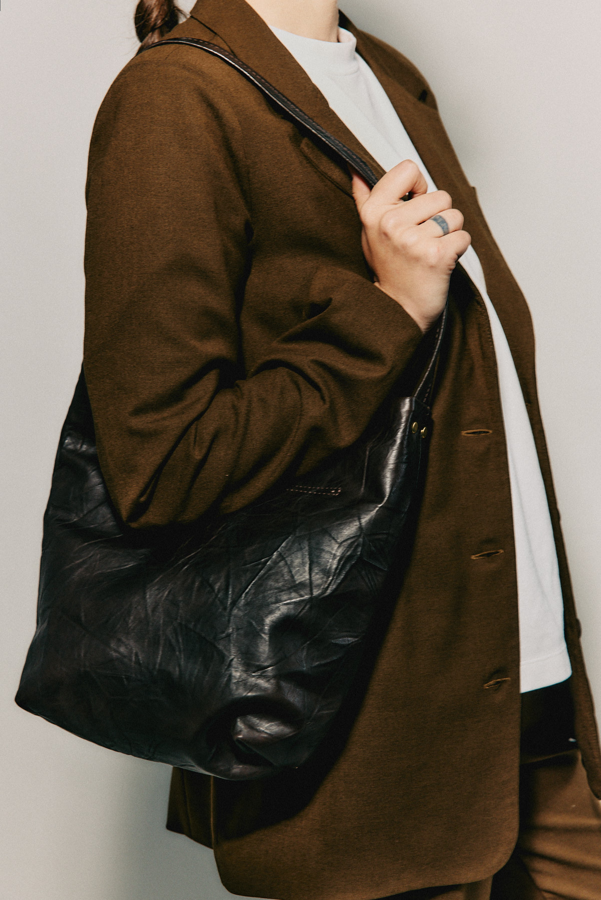 באקט S – תיק צד מעור – חום פליסה