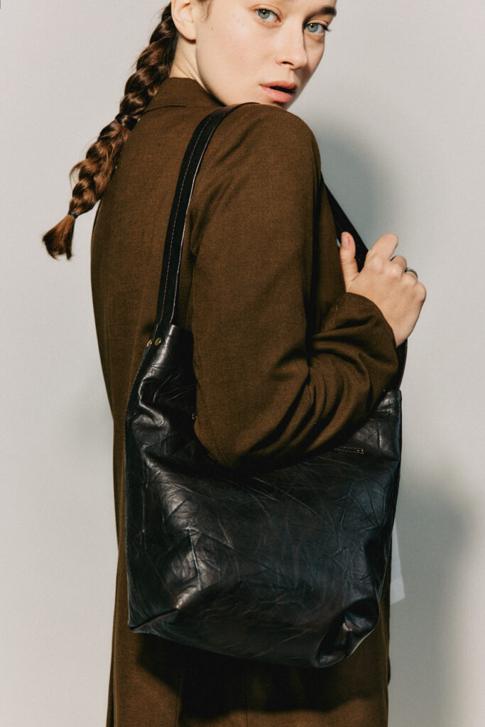 באקט S – תיק צד מעור – חום פליסה