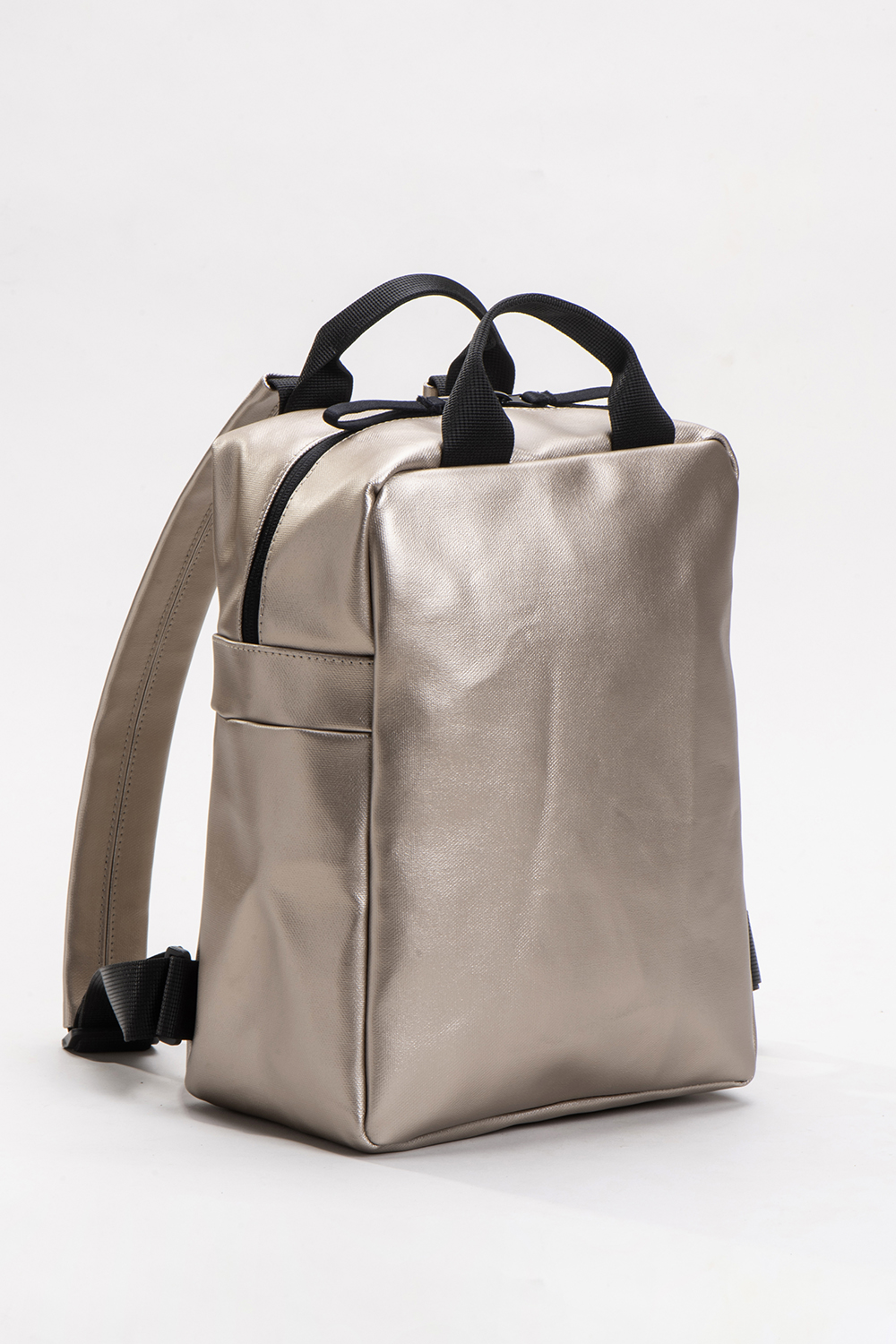 אלפא – תיק גב קטן – מוזהב