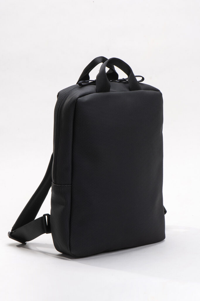 אונו – תיק גב טבעוני – שחור טקסטורה