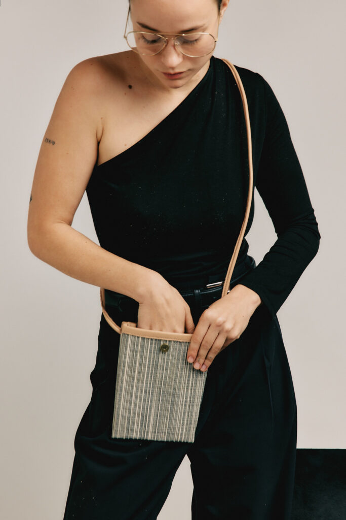 קונטקט – תיק טלפון קטן – פסים