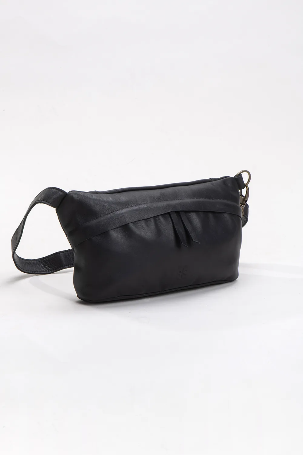 Shachar – Leather Pouch – Black