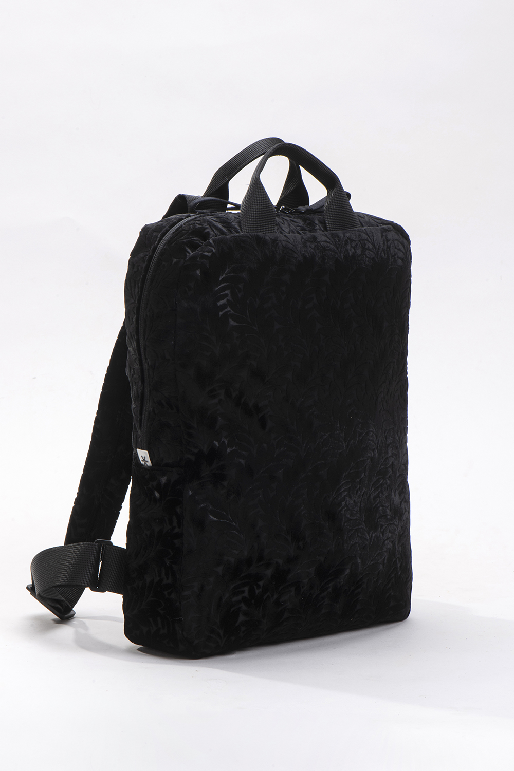 אונו – תיק גב טבעוני – קטיפה שחורה