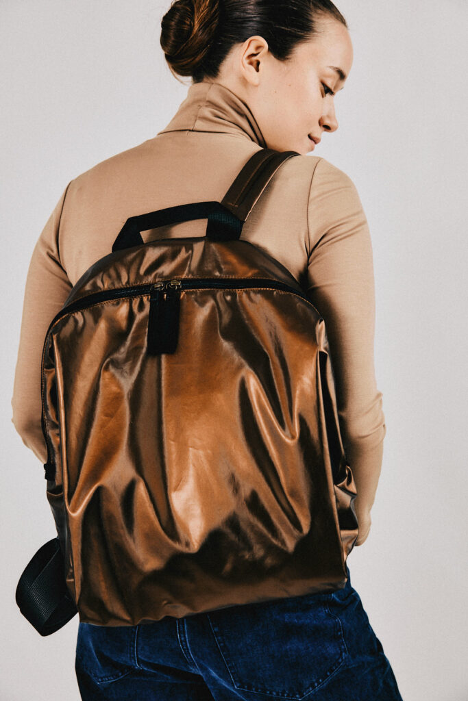 אומגה – תיק גב למחשב – נחושת