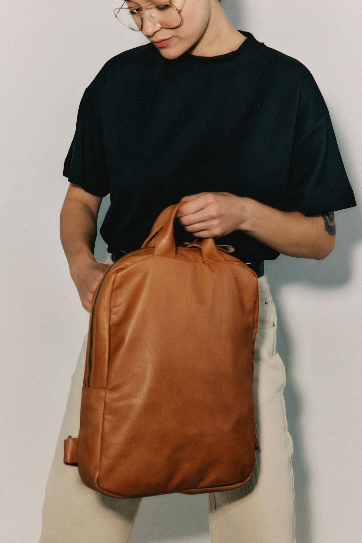 אונו – תיק גב עור – כאמל