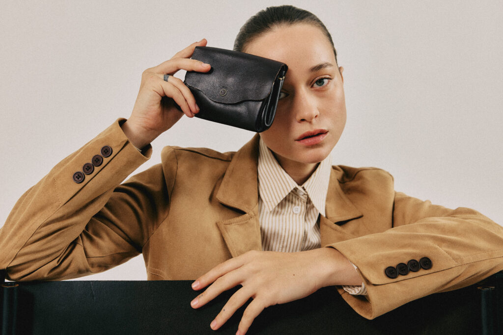 ארנק עור פלורה  – שחור