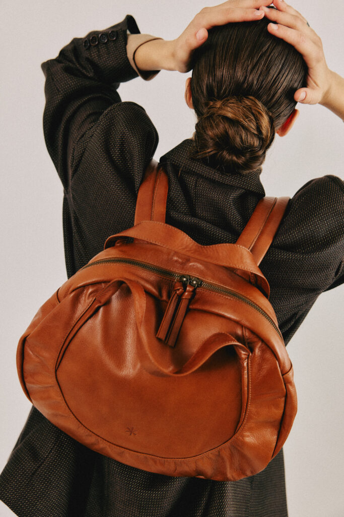 טיפה – תיק גב עור – קרמל S