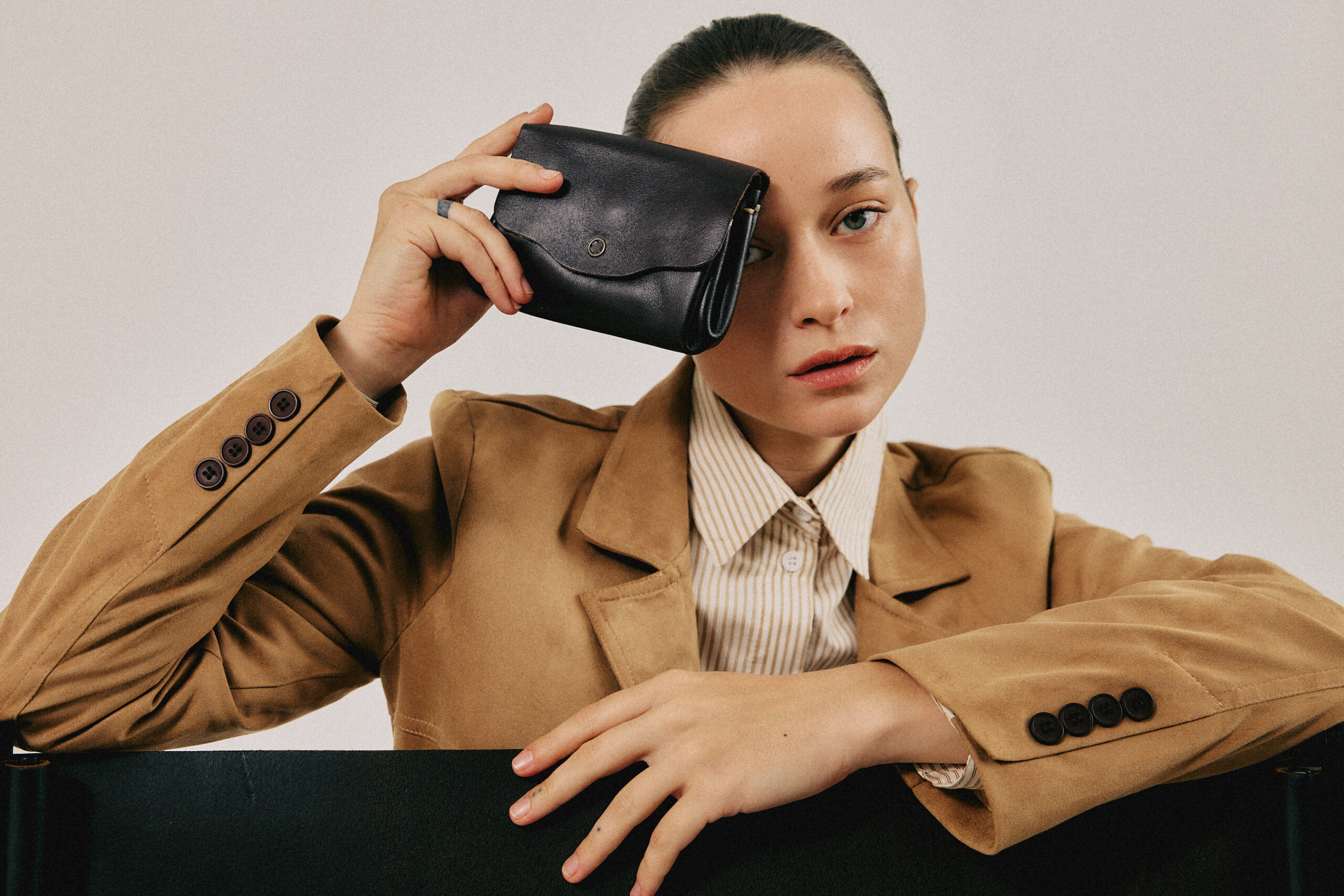 ארנק עור פלורה  – חום