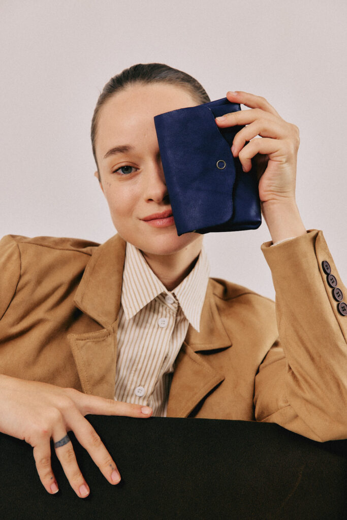 ארנק עור פלורה  – כחול