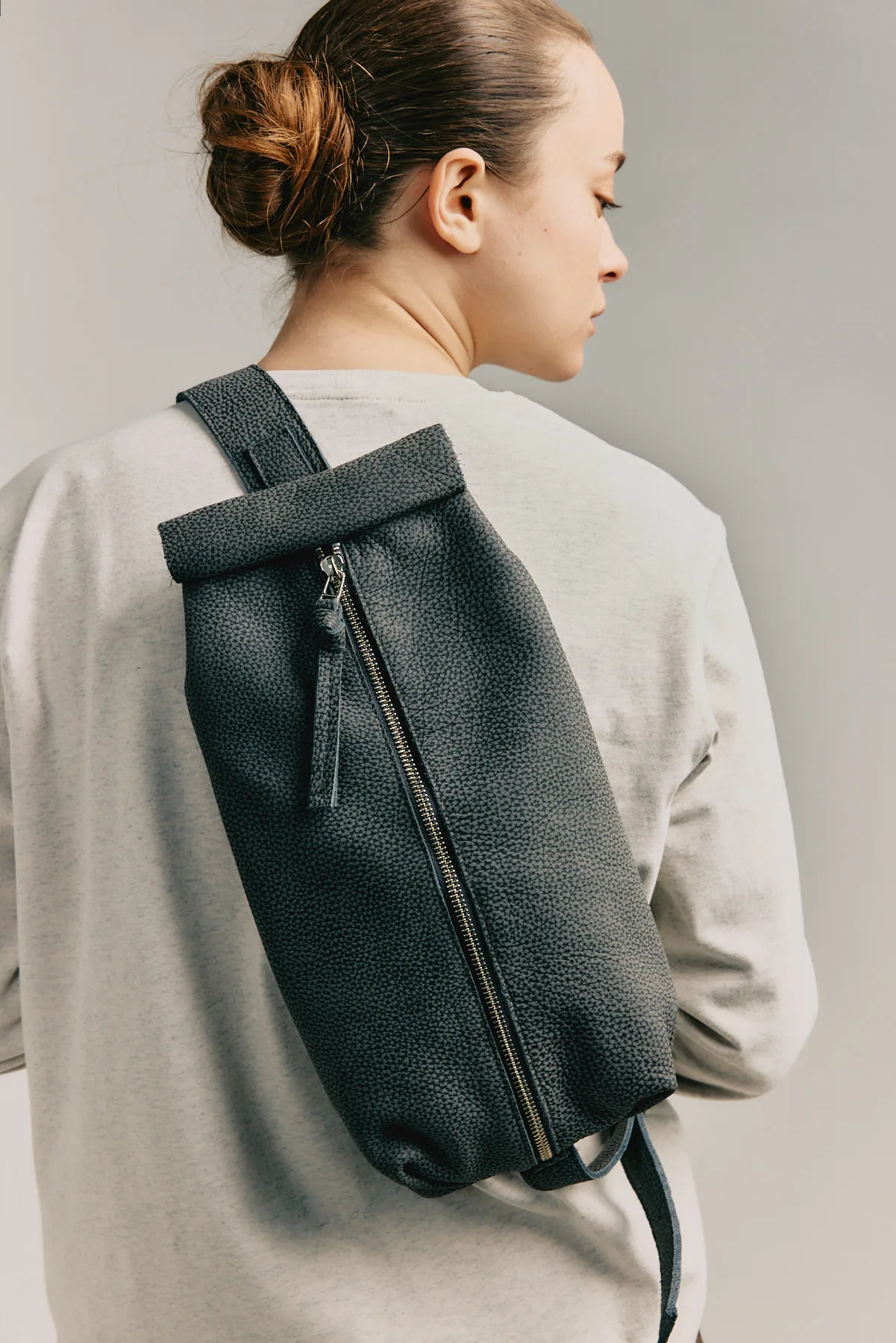 Raz Cross Leather Bag – Grey