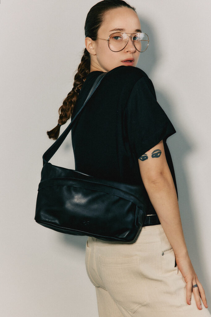 שחר – תיק פאוץ' עור – שחור