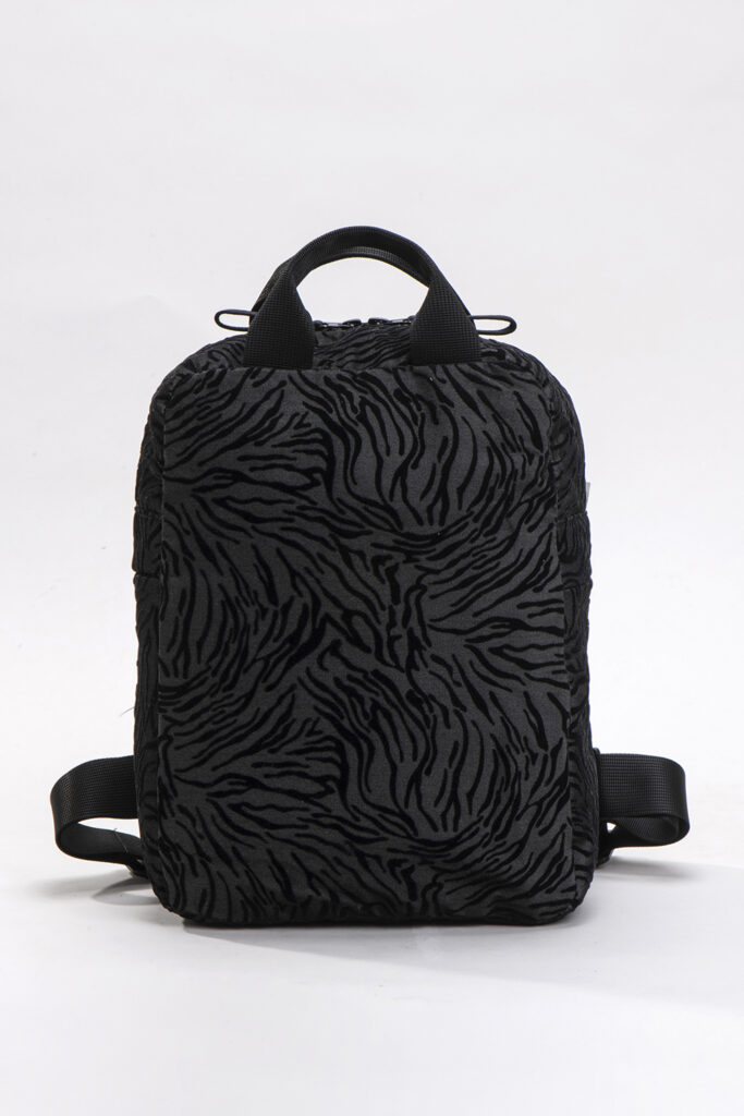 אלפא – תיק גב קטן – קטיפה זברה