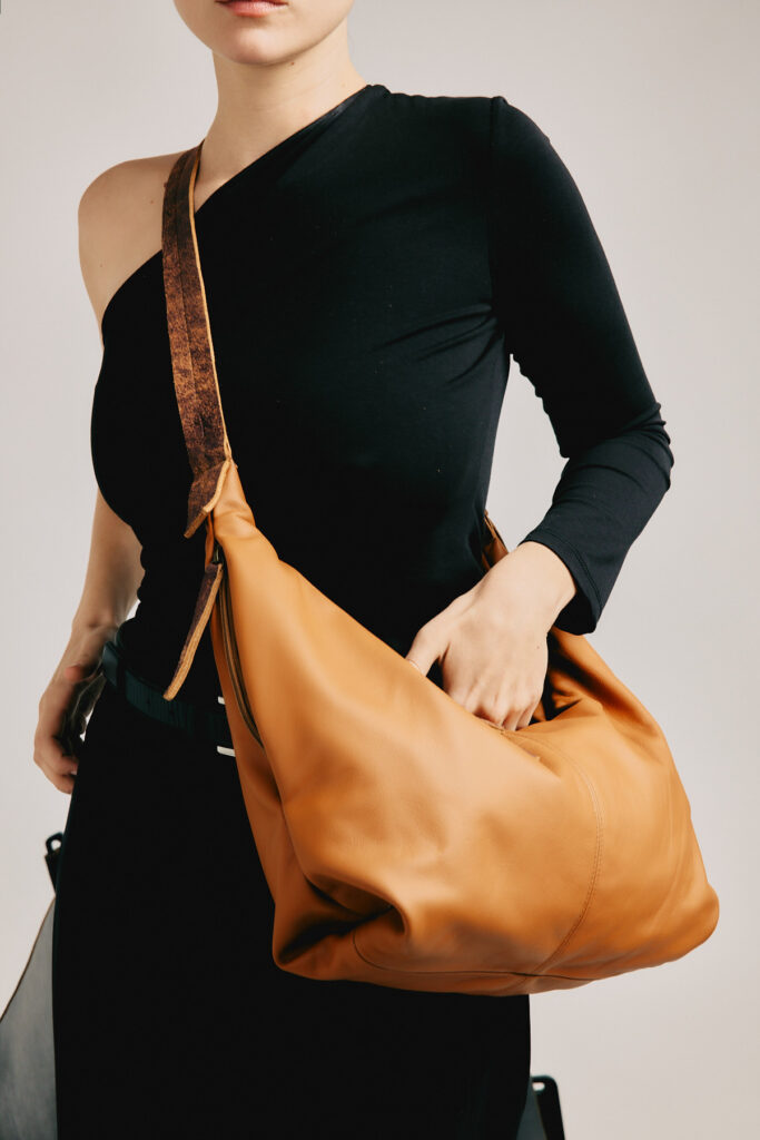 יוניק קרוס – תיק אלכסון מעור – קרמל