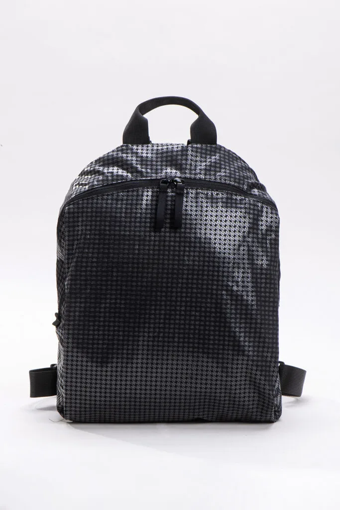 אומגה – תיק גב למחשב – שחור מבריק פפיטה